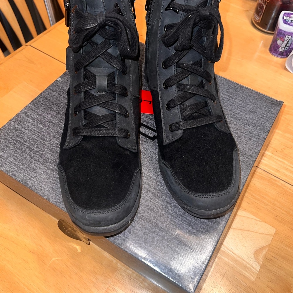 Black High-Top Men's Shoes- gently worn twice